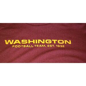 Washington Football Team shirt adult  SMALL preowned nfl made in usa          B7